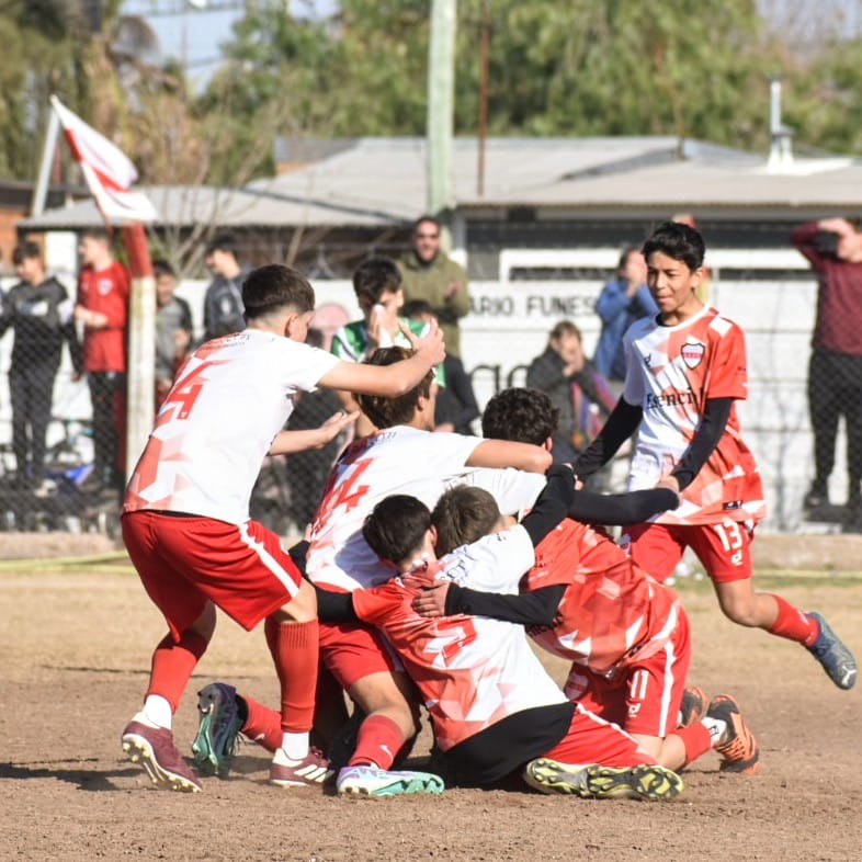 Funes se tiñó de rojiblanco: San Telmo ganó los seis clásicos de inferiores 